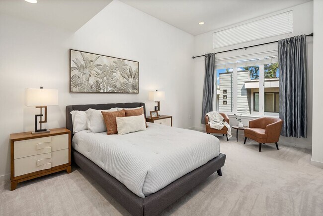 Building Photo - Fantastic Bellevue Townhouse with View...