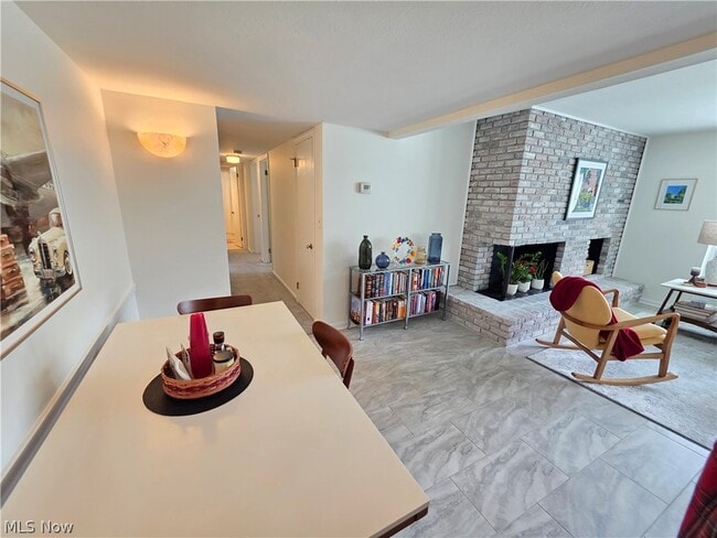 Building Photo - 6995 Carriage Hill Dr