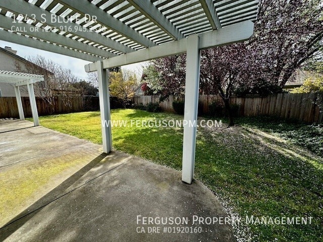 Building Photo - 1243 S Bluff Dr
