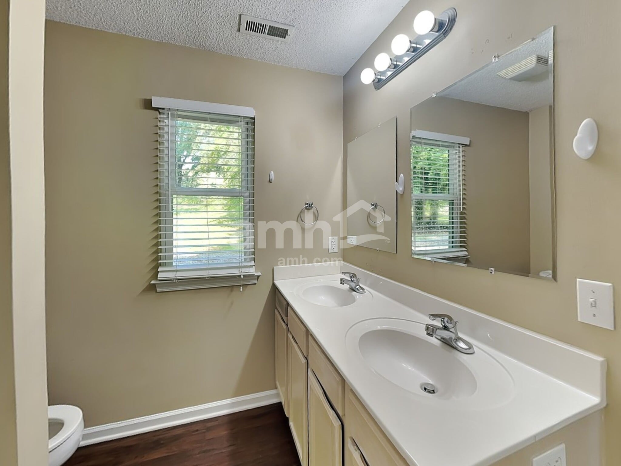 Building Photo - 5008 Lonita St