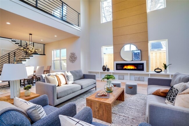 Building Photo - Open concept home with luxury finishes