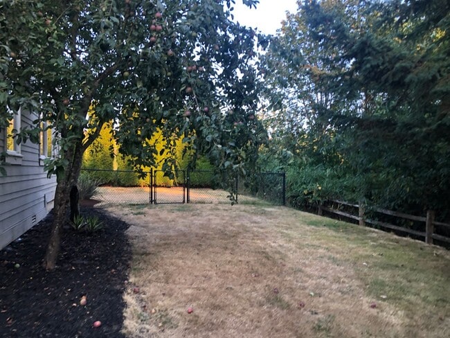 Building Photo - Move in Special for 4 Bedroom Easthill 2 s...