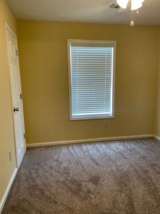 Building Photo - 2110 Lown Farm Ln