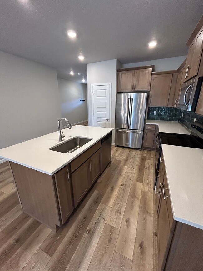 Building Photo - Beautiful 4 Bedroom, 2 Bath Home in Carlton