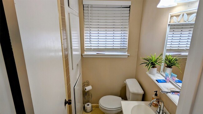 Building Photo - 10227 Gulf Meadows Dr