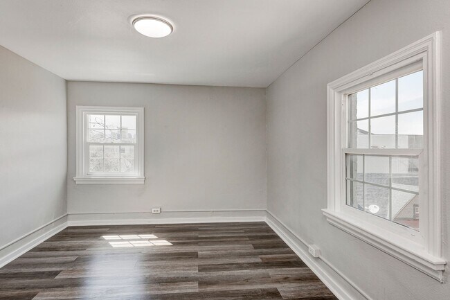 Building Photo - ? 1 Month FREE + Utilities Included! ?