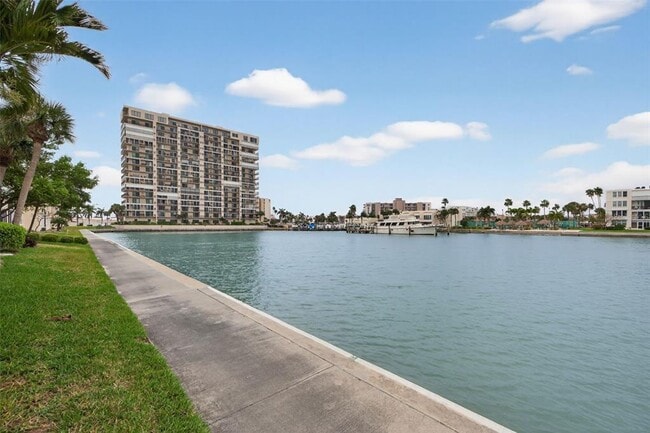 Building Photo - 7540 Bay Island Dr S