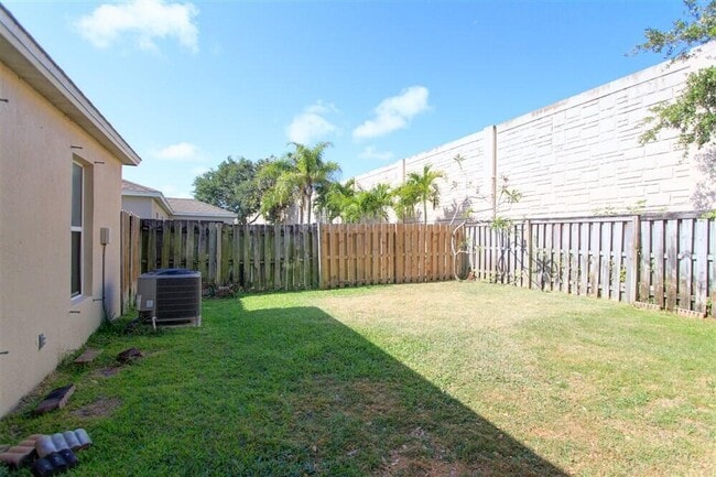 Building Photo - 2477 Deercroft Dr