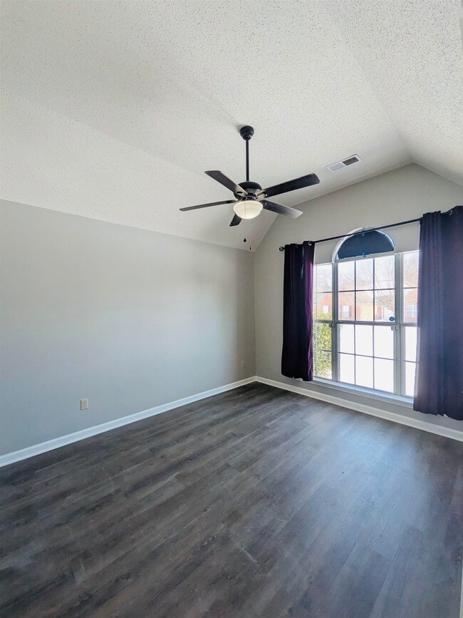 Building Photo - 9410 Garden Woods Dr