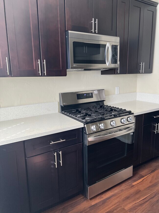 New LG stive & microwave - 14812 Magnolia Blvd
