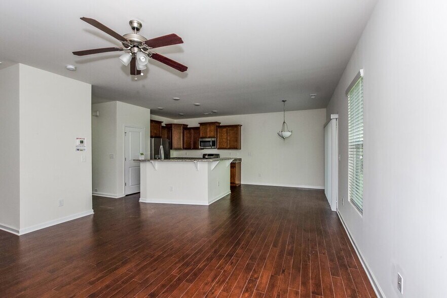 Building Photo - 3300 Aldwych Way