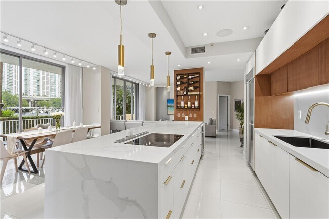 Building Photo - 3500 Mystic Pointe Dr