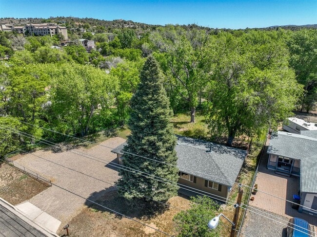 Building Photo - Huge Backyard Close to Downtown Prescott!