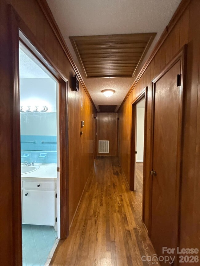 Building Photo - 112 NC-218