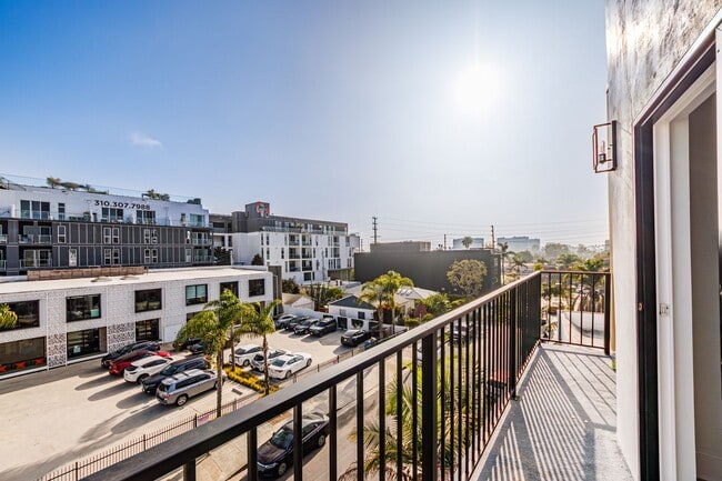 Building Photo - 13463 Beach Ave