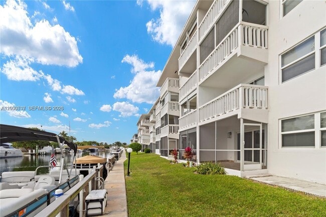 Building Photo - 455 Paradise Isle Blvd