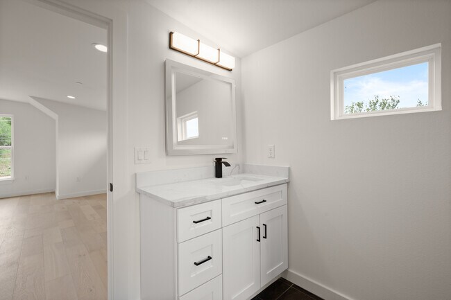 Building Photo - 5305 Ledesma Rd