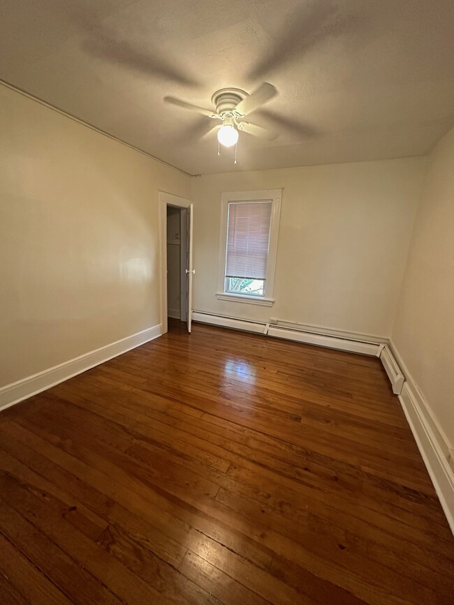 Bedroom with Walk-in Closet & Ceiling Fan/Light - 185 Wilson St