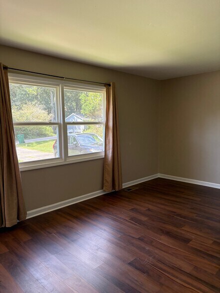 Building Photo - 108 Woodglen Ct