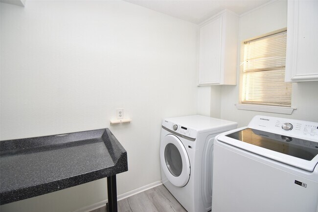 Building Photo - 82 Harbor Ln