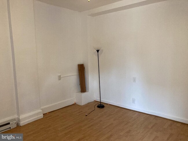 Building Photo - 1720 1st St NW