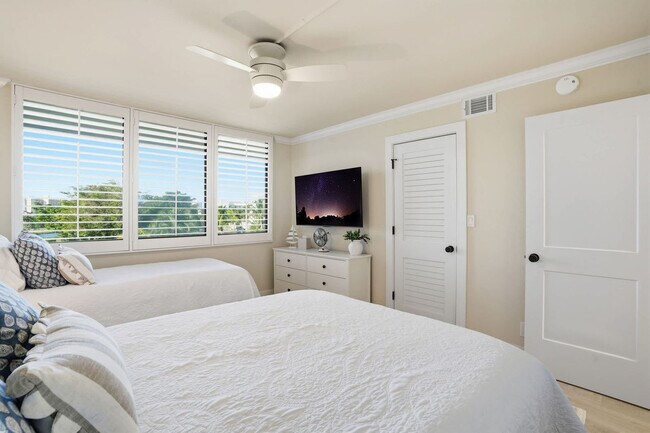 Building Photo - 4253 Bay Beach Ln