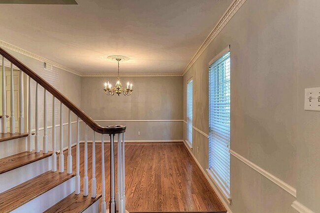 Building Photo - 14627 Carolcrest Dr