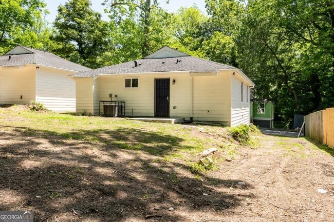 Building Photo - 450 Paines Ave NW