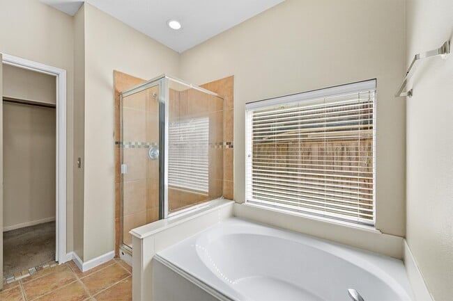 Building Photo - 7302 Maple Run Dr
