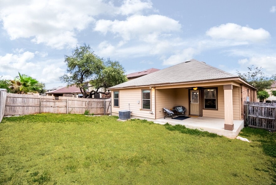 Building Photo - 903 Spello Cir