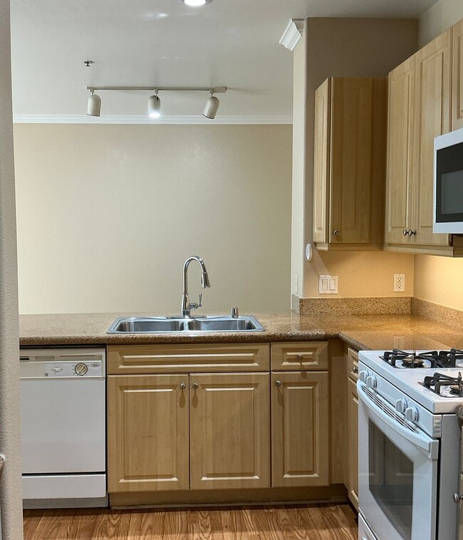 Building Photo - For Lease ~ 1 Bedroom 1 Bath 4th Floor Watermarke Condo in Irvine