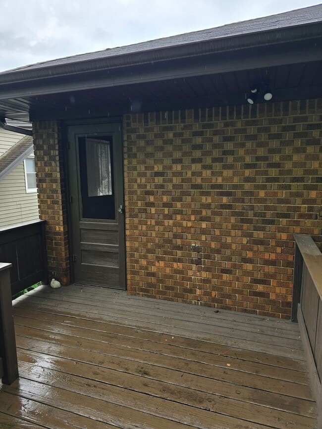 Building Photo - 1405 N Court St