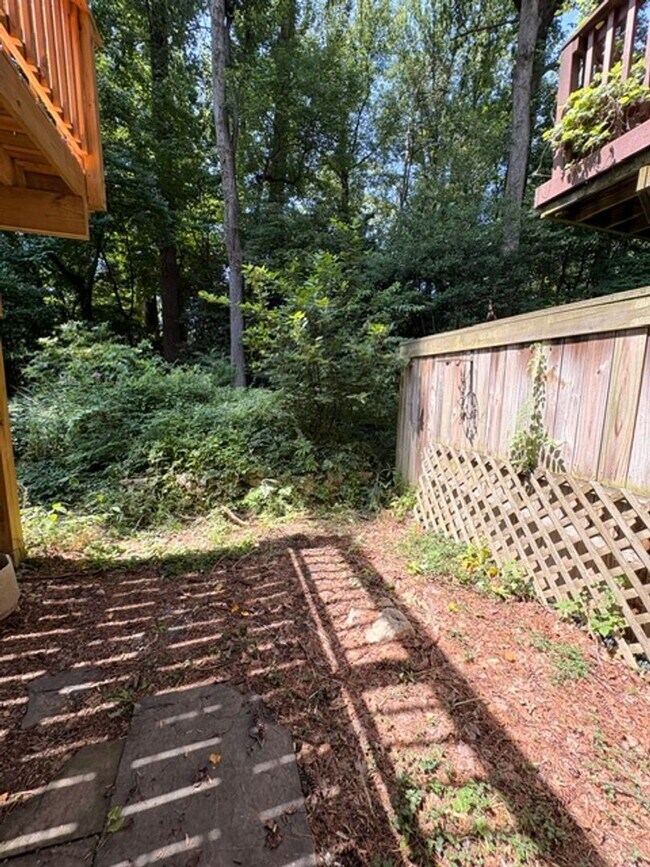 Building Photo - 2071 Golf Course Dr