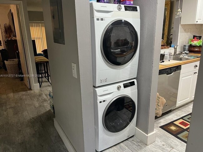 Building Photo - 8000 Lagos de Campo Blvd