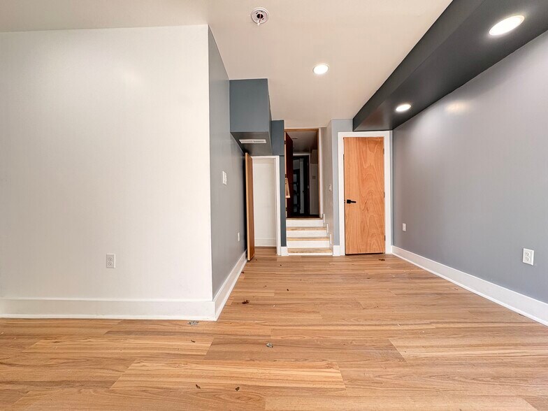 Building Photo - 5834 Phillips Ave