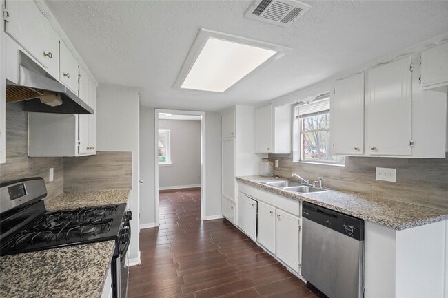 Building Photo - 2251 Middle Creek Dr