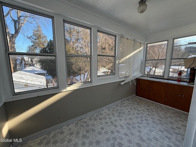 Building Photo - 830 Hampton Ave