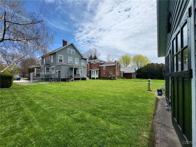 Building Photo - 50 Montcalm St