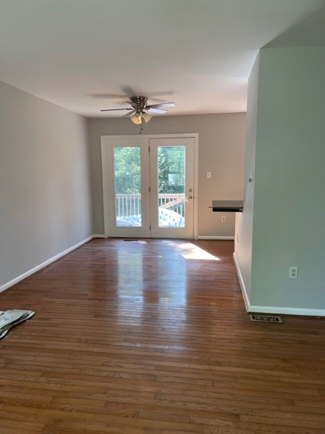 Building Photo - 5649 Smallwood Ct