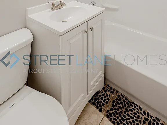 Building Photo - 632 Seymour Dr