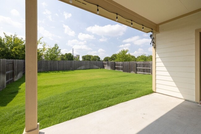 Building Photo - Spacious 3 Bed / 2.5 Bath in Prime Round Rock Location
