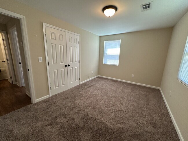 Building Photo - Section 8 Welcome! Charming 2-Bed Duplex i...