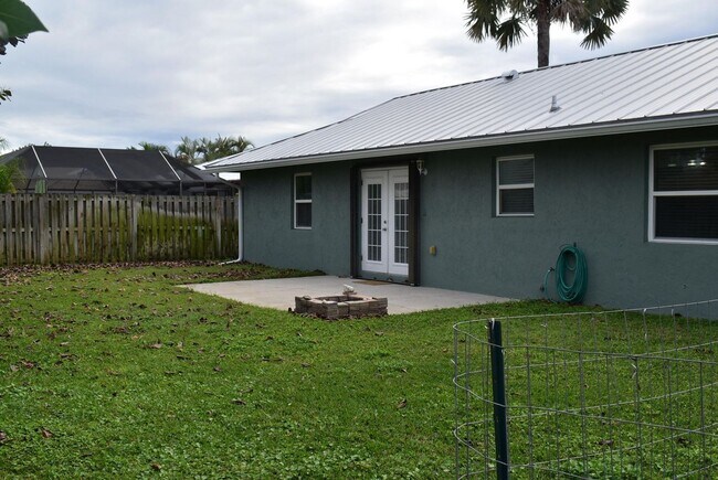 Building Photo - 826 Palama Way