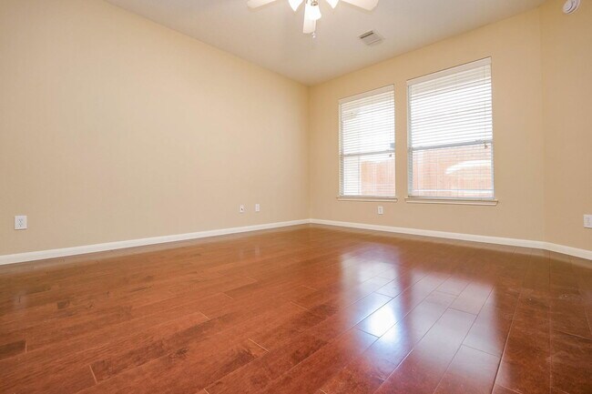 Building Photo - 30 Crocus Petal St