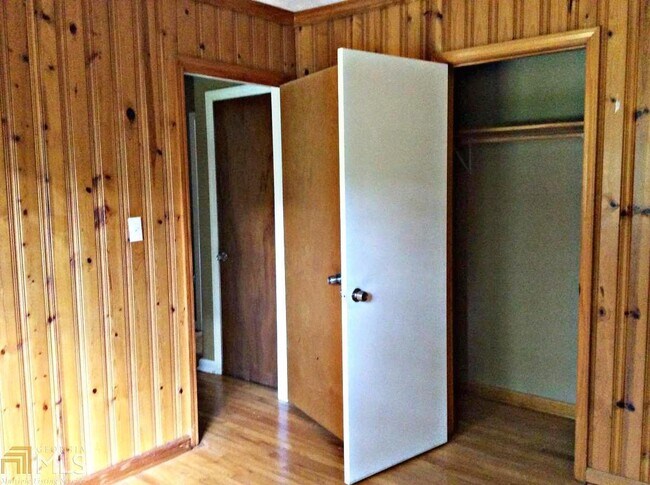 Building Photo - 2913 Horse Shoe Dr