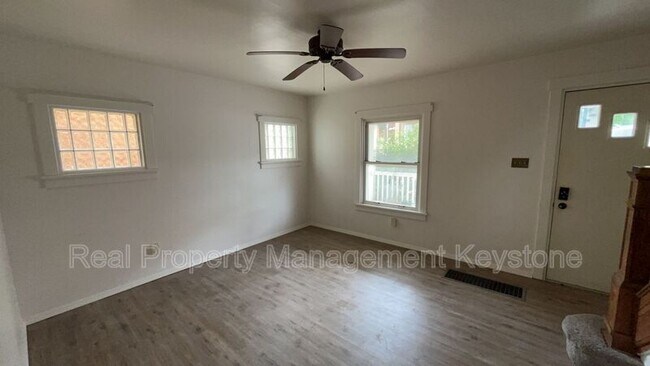 Building Photo - 625 Blanton St