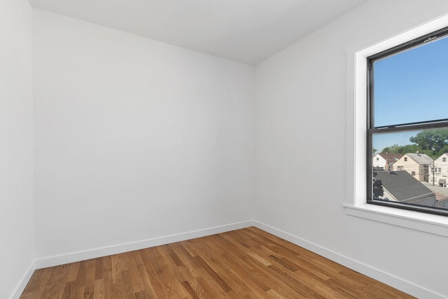 Building Photo - 3025 W Irving Park Rd