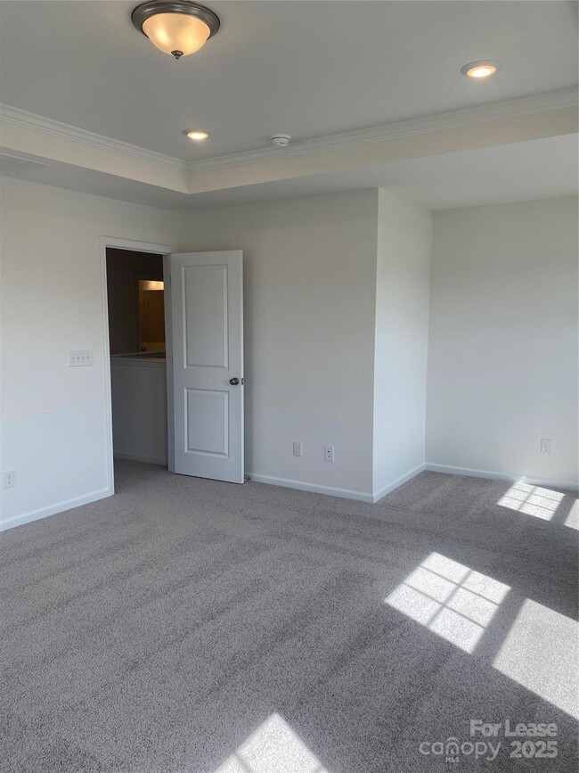 Building Photo - 1211 Fremont Dr