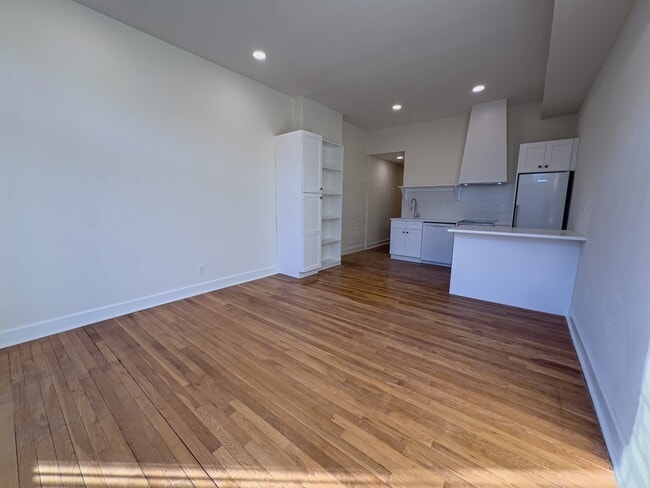 Building Photo - 1934 Green St