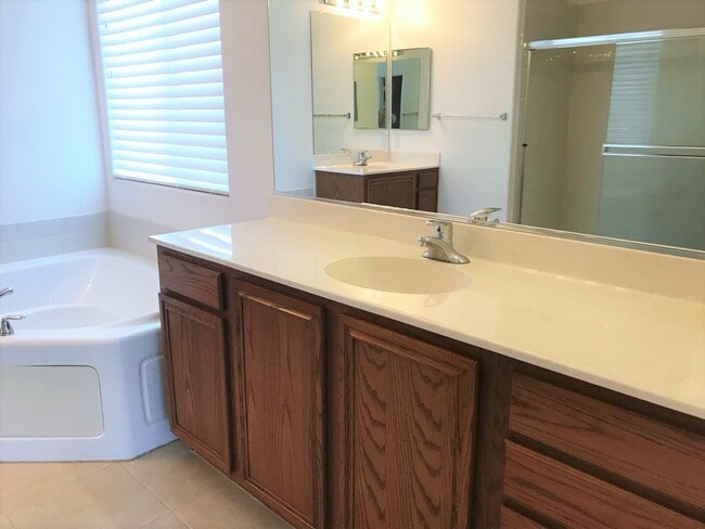 Building Photo - Spacious Home with Convenient Location